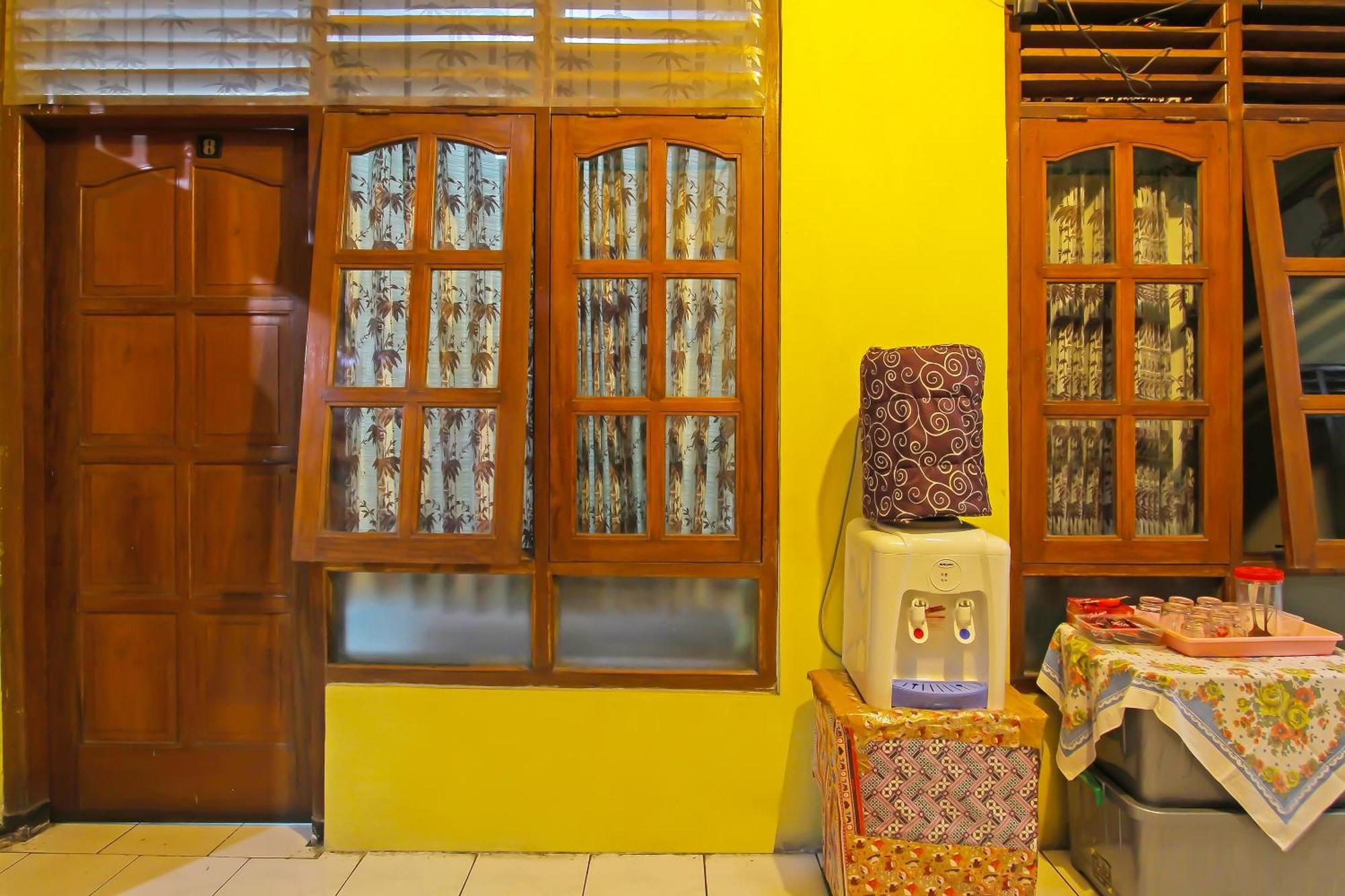 Spot On 91911 Rejeki Homestay Syariah Malioboro Yogyakarta Exterior foto