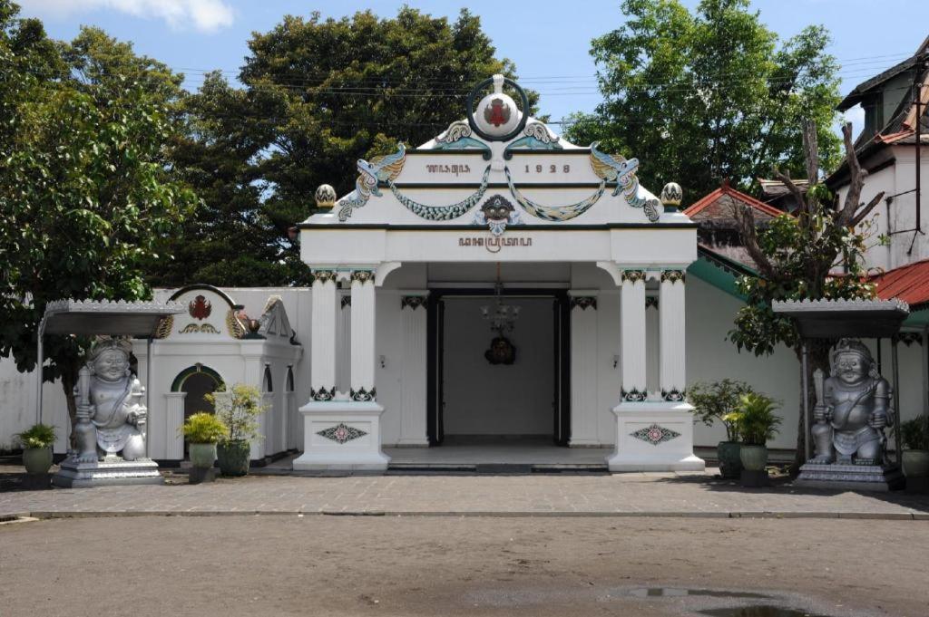 Spot On 91911 Rejeki Homestay Syariah Malioboro Yogyakarta Exterior foto